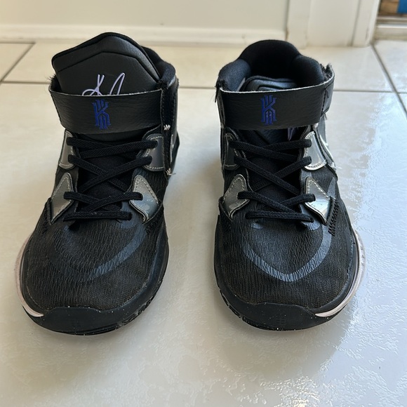 Nike Kyrie Infinity Basketball Shoe (little kids / preschool ) - Picture 3 of 12